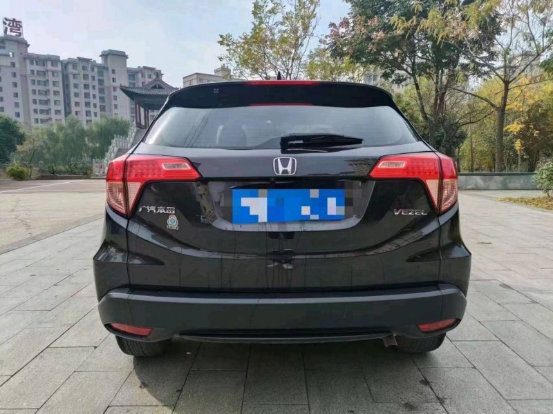 济宁17年本田缤智4