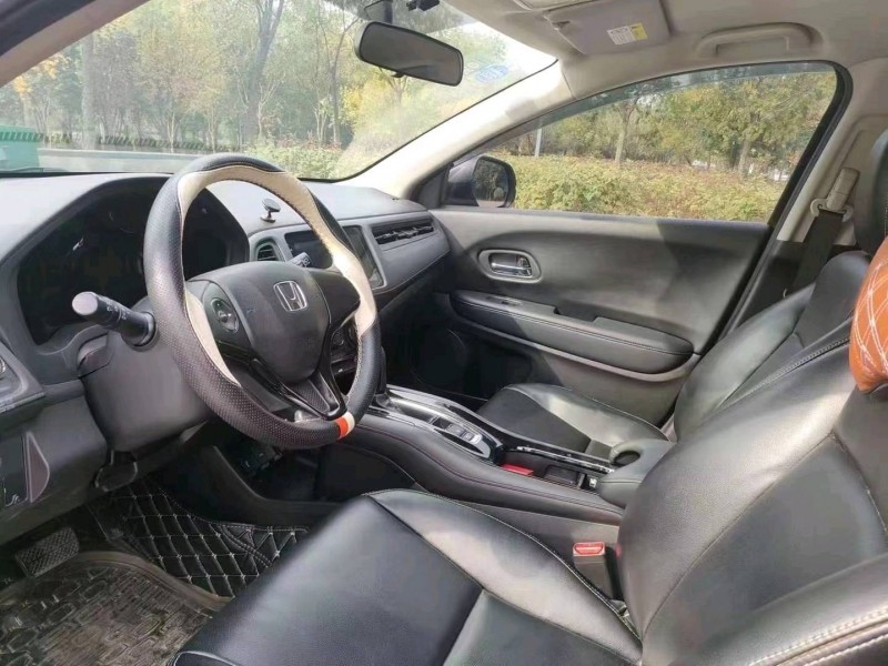 济宁17年本田缤智8