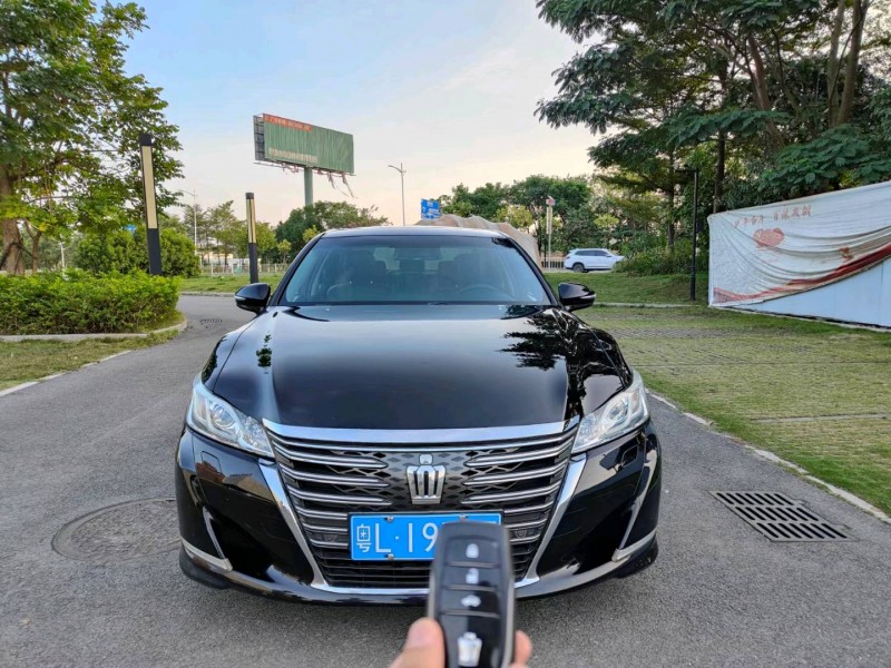 广州17年丰田皇冠1