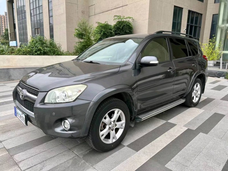 广州12年丰田RAV42