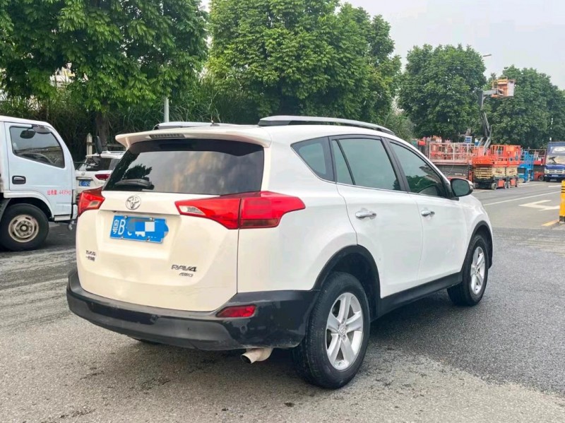 广州13年丰田RAV42