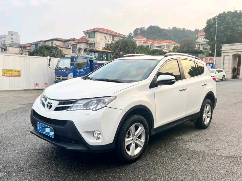 广州13年丰田RAV43