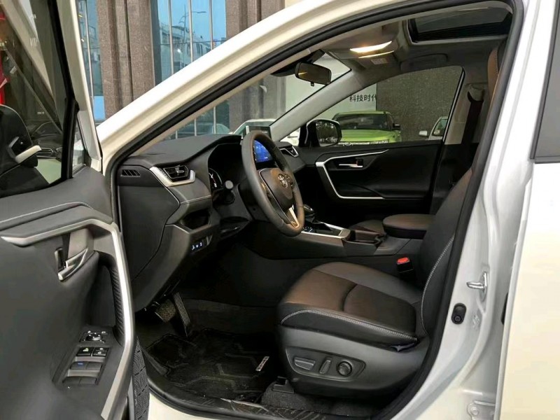 东莞22年丰田RAV47