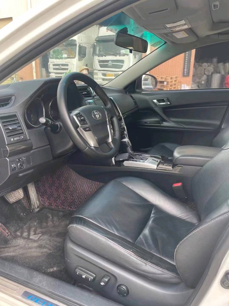 东莞13年丰田锐志4