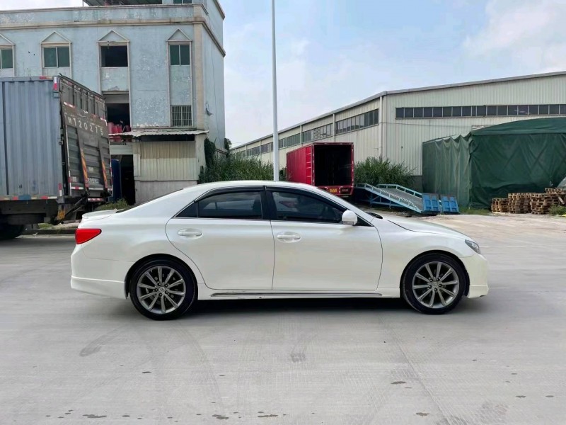 东莞13年丰田锐志8