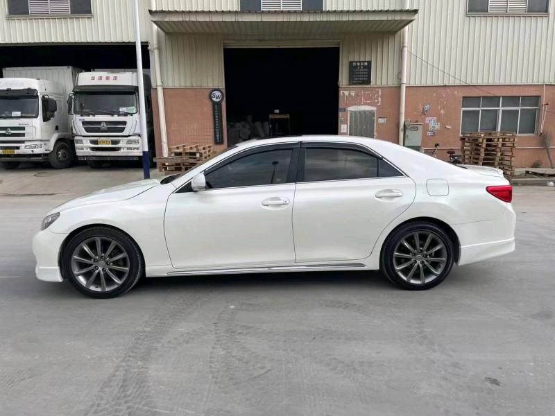 东莞13年丰田锐志9