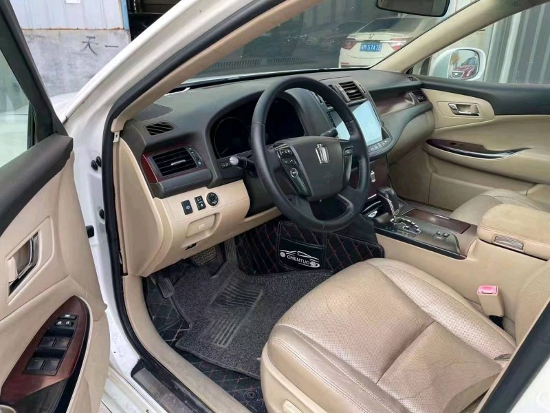 济宁10年丰田皇冠7