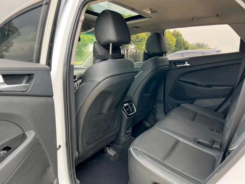 盐城19年现代途胜8