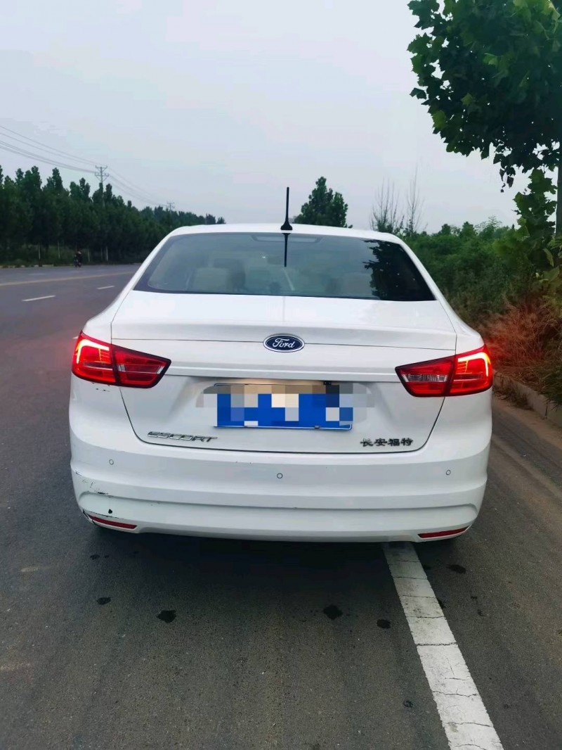 邢台18年福特福睿斯9