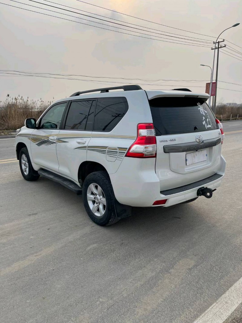 徐州17年丰田普拉多2