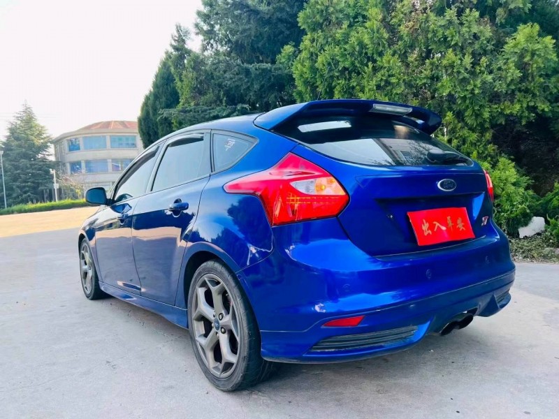 烟台15年福特福克斯8