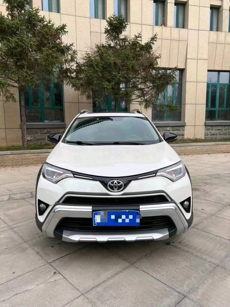 济南19年丰田RAV4荣放1