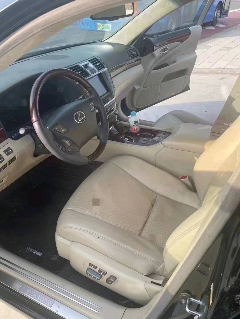济南12年雷克萨斯LS5