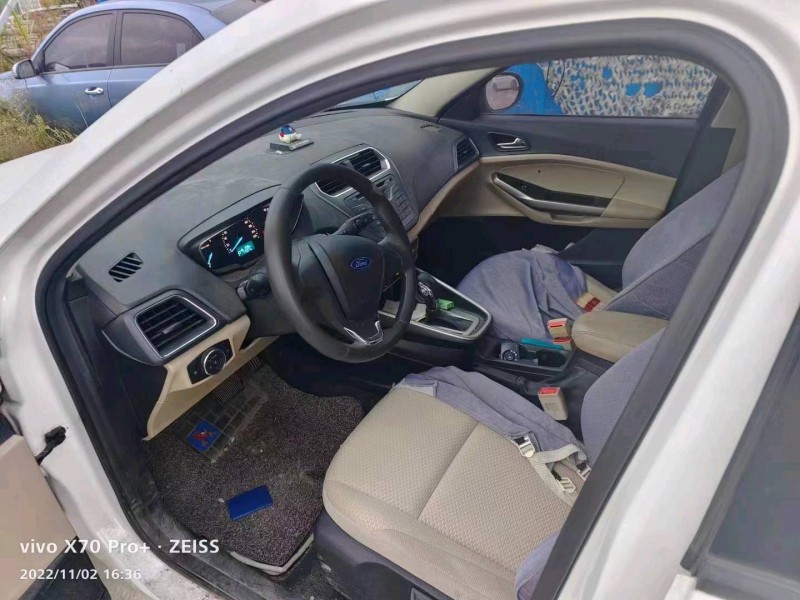 嘉兴16年福特福睿斯6