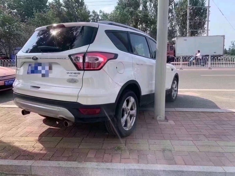 济南17年福特翼虎5