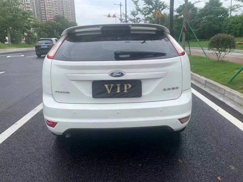 广州12年福特福克斯9