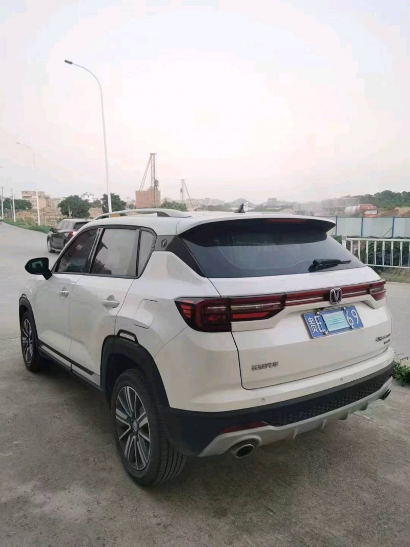 三明20年長安汽車CS8