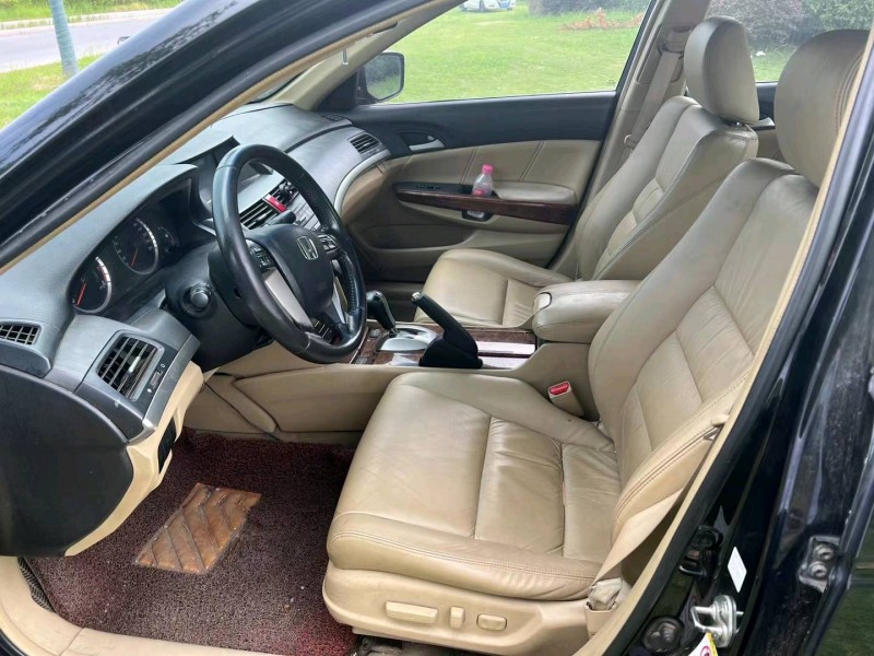 泰州11年本田雅阁4