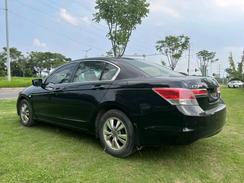 泰州11年本田雅阁7