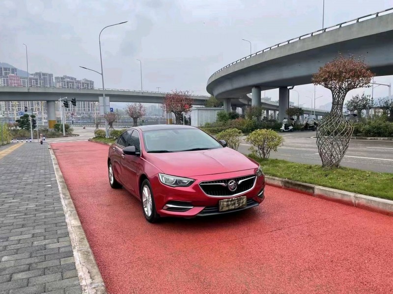 重庆18年别克君威8