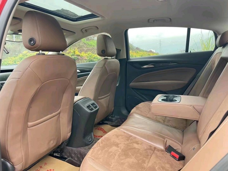 重庆18年别克君威6