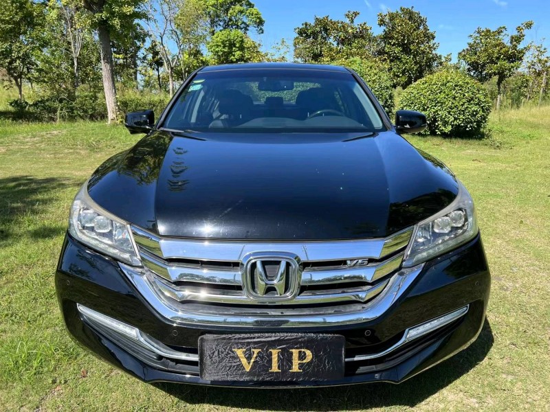 泰州15年本田雅阁1