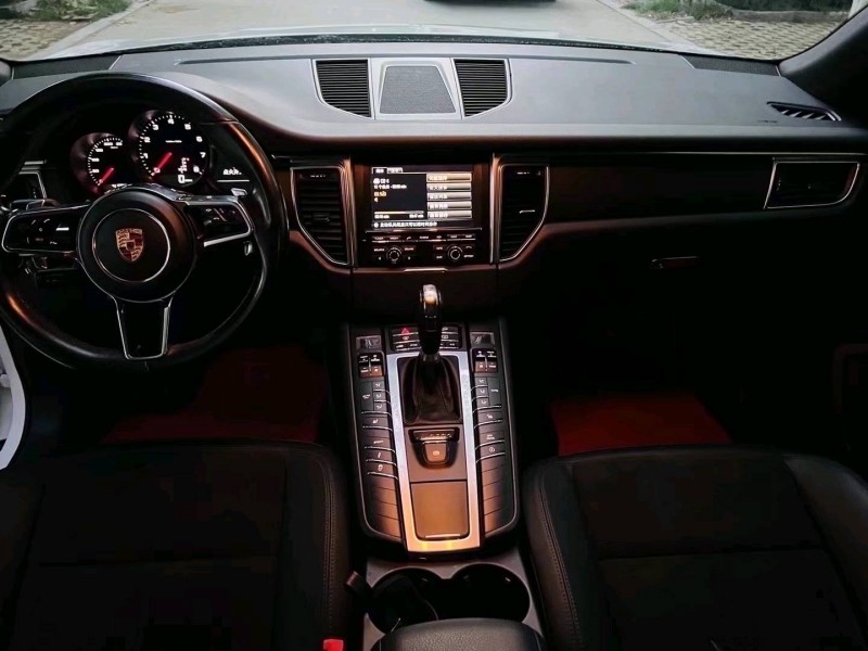 聊城15年保时捷Macan5