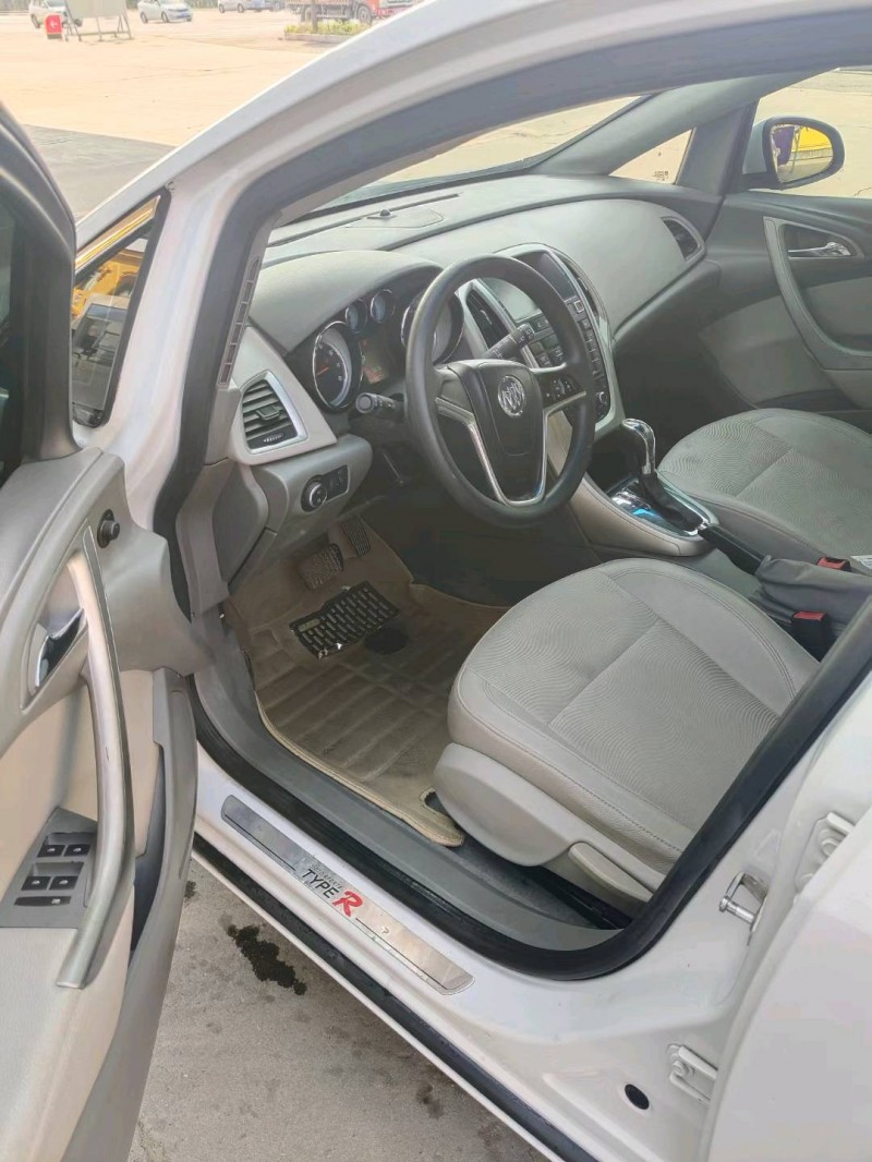 保定14年别克英朗8