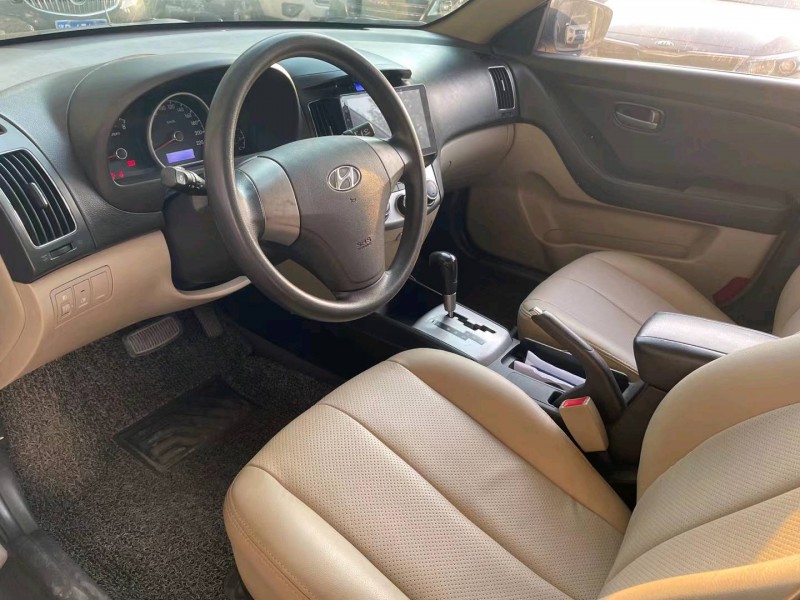 保定14年现代悦动7