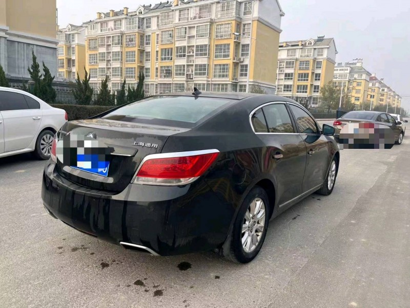 聊城12年别克君越2