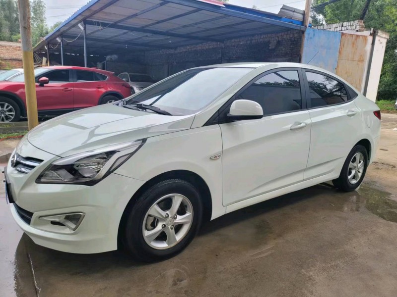 邯郸16年现代瑞纳3