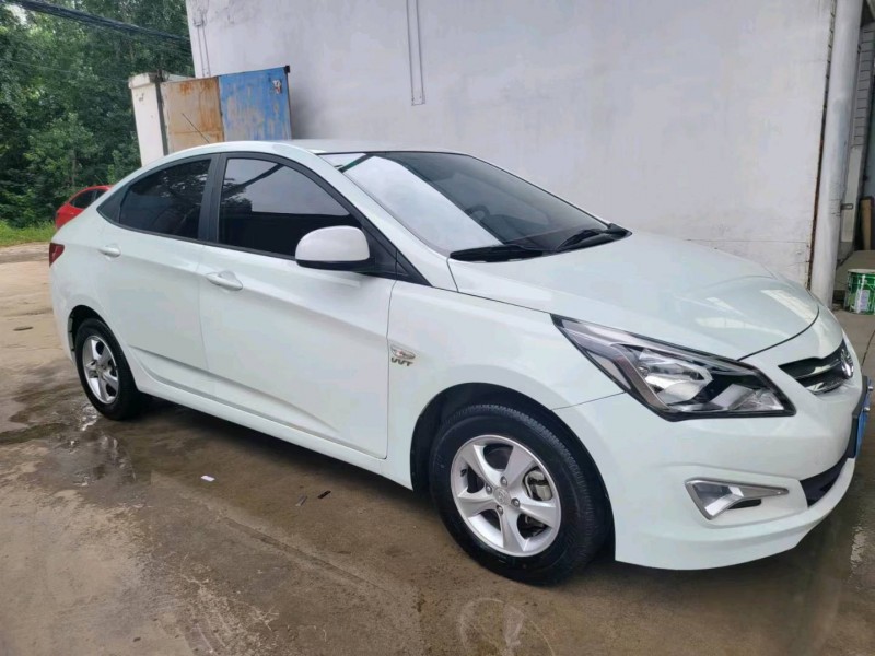 邯郸16年现代瑞纳2