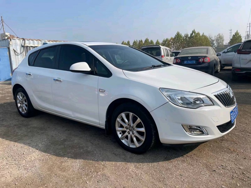 保定11年别克英朗2