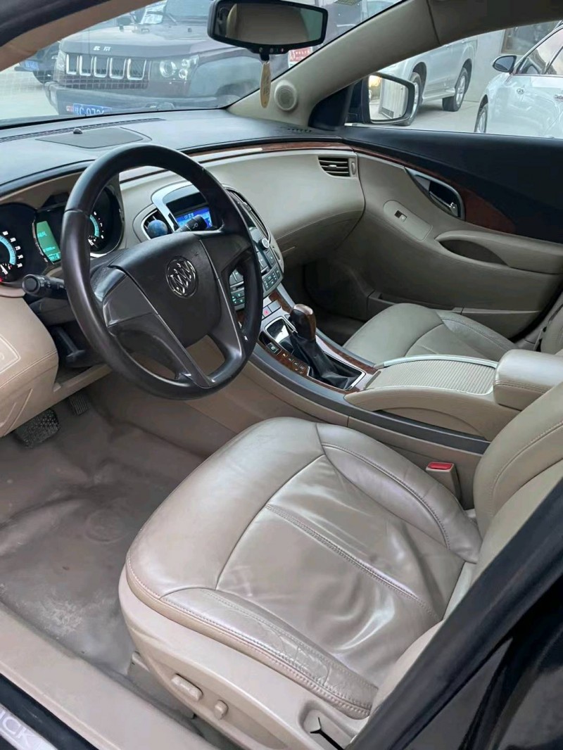 保定10年别克君越5