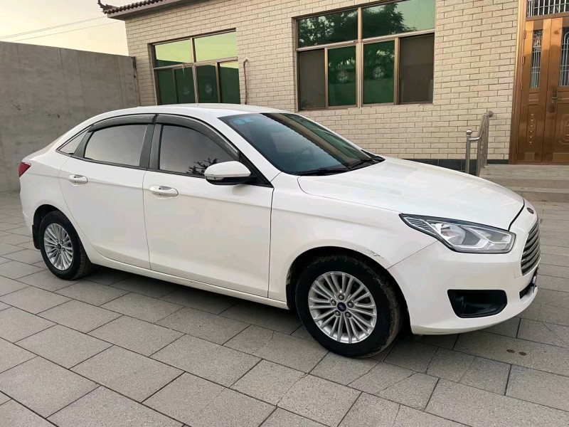 保定17年福特福睿斯7