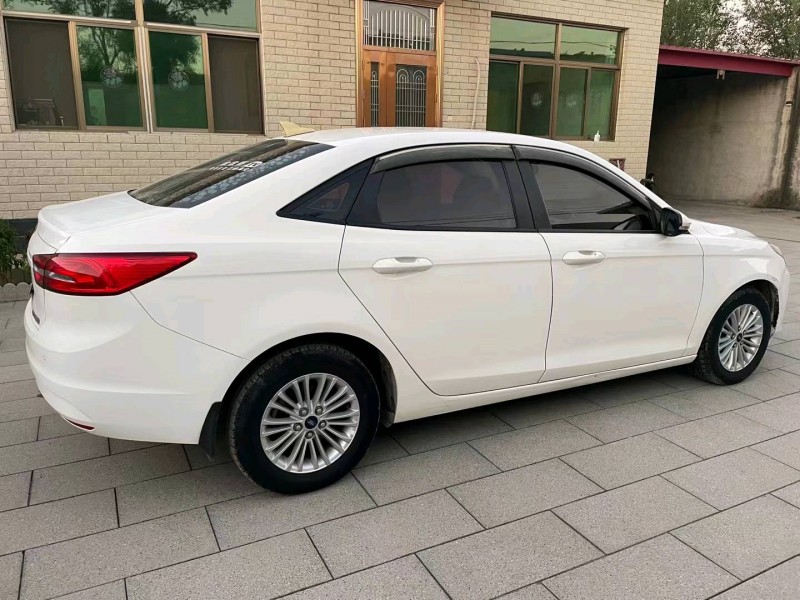 保定17年福特福睿斯6