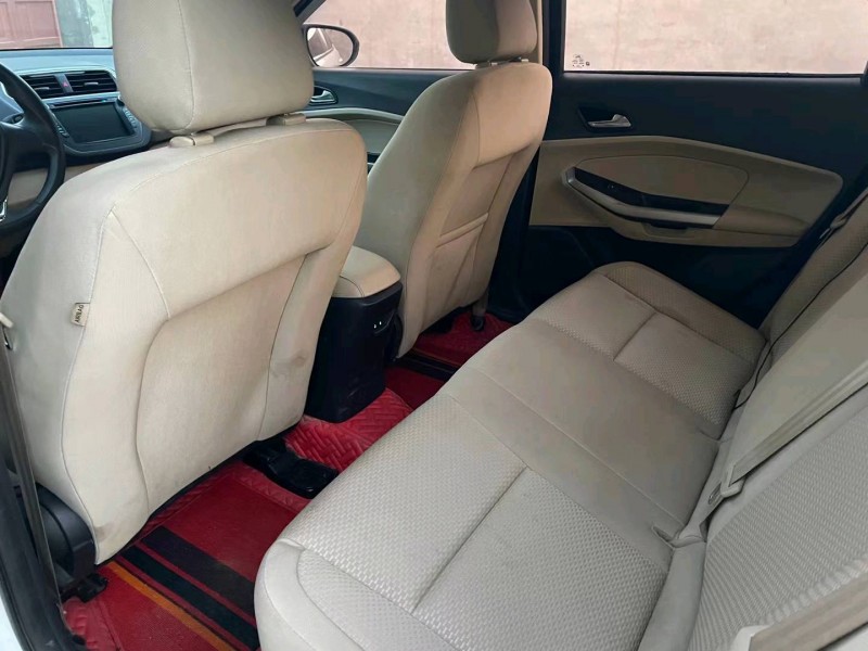 保定17年福特福睿斯4