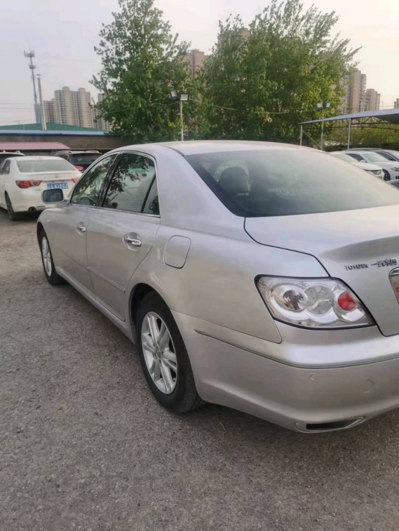 邯郸07年丰田锐志4