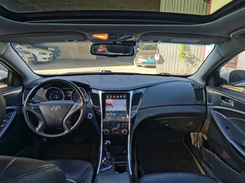 保定14年现代索纳塔八4