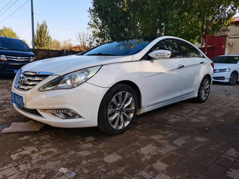 保定14年现代索纳塔八3