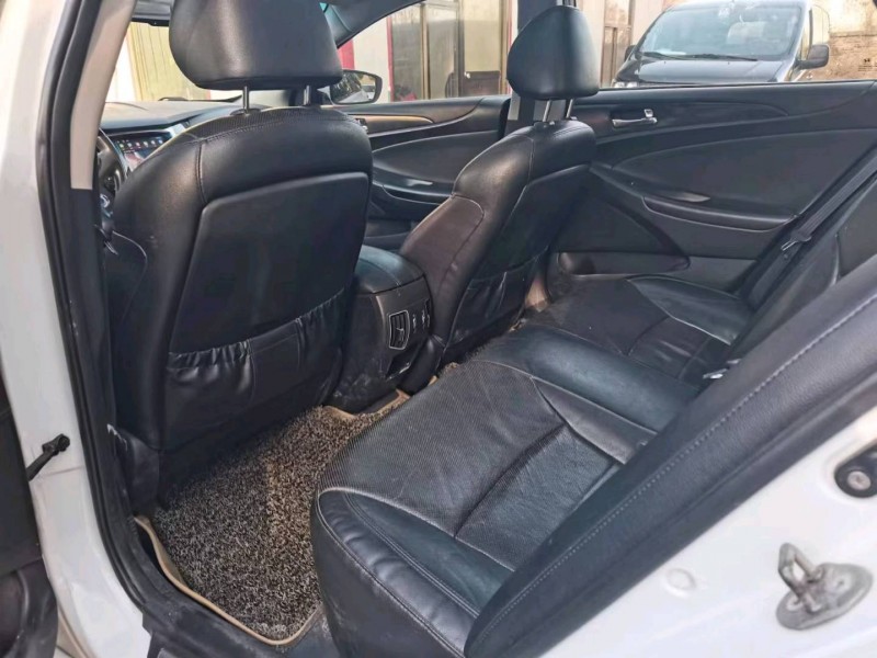 保定14年现代索纳塔八5