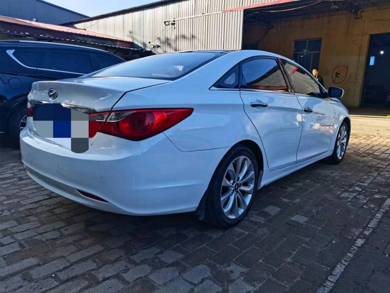 保定14年现代索纳塔八8