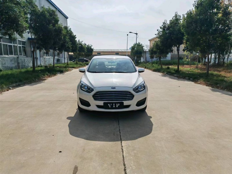 北京17年福特福睿斯1