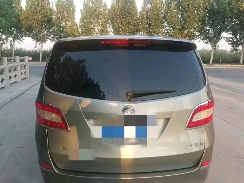 东营11年别克GL86