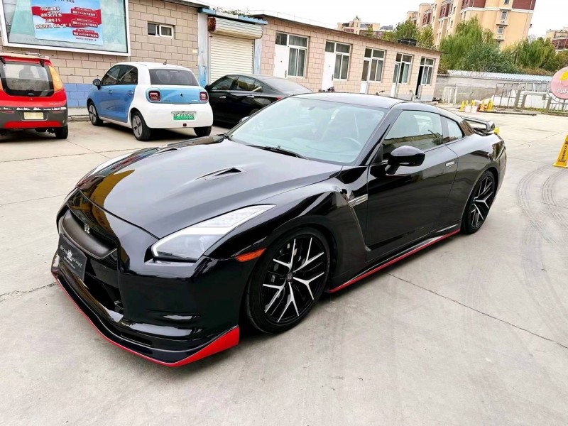 保定10年日产GT-R3