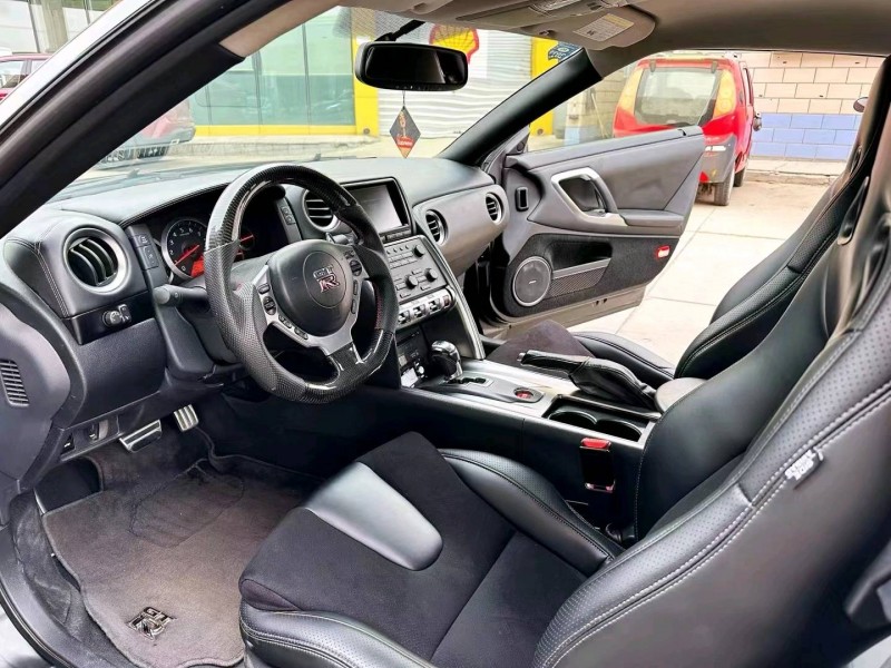 保定10年日产GT-R4