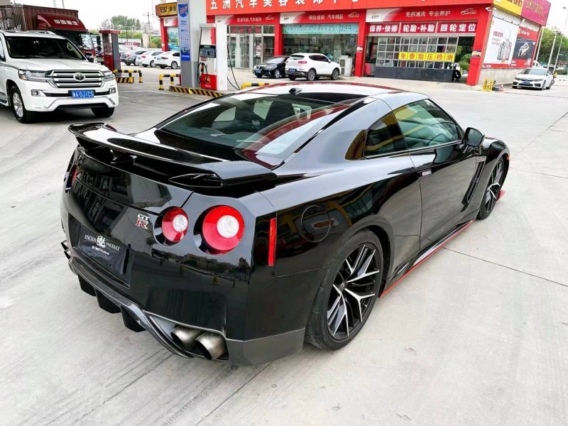 保定10年日产GT-R8