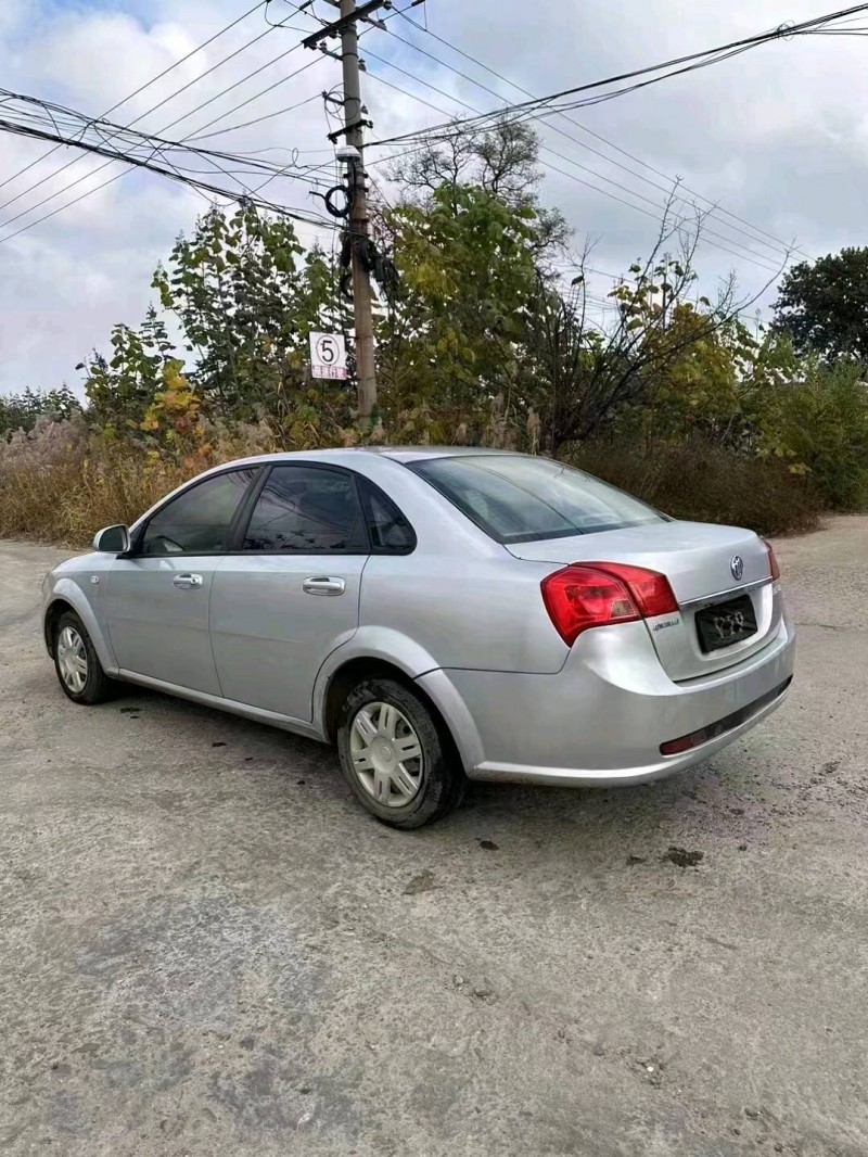 青岛15年别克凯越2