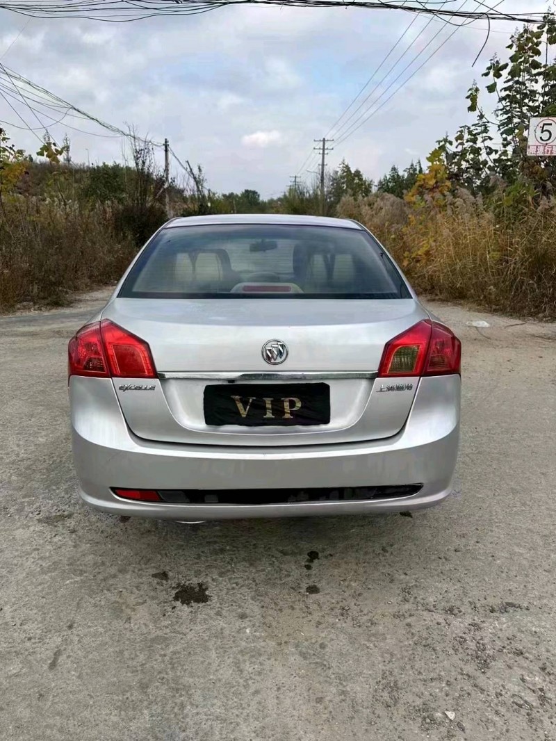 青岛15年别克凯越1