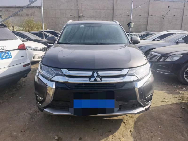 邯郸16年三菱欧蓝德8